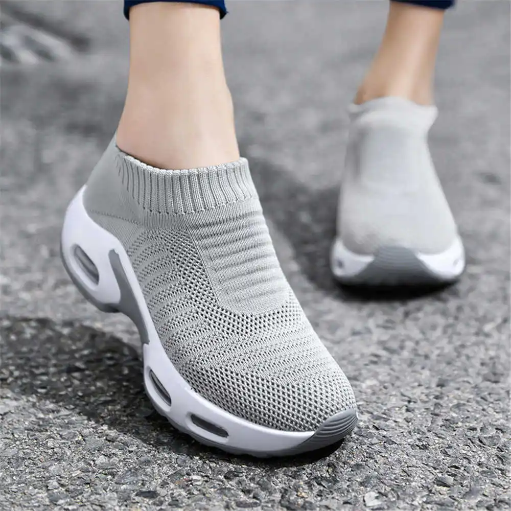 أحذية كعب نسائية كبيرة الحجم ر - مراجعة Sneakers وسعره