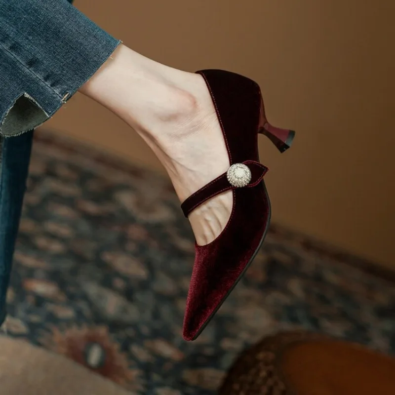 النبيذ الأحمر أشار تو ماري جين - مراجعة Boots وسعره