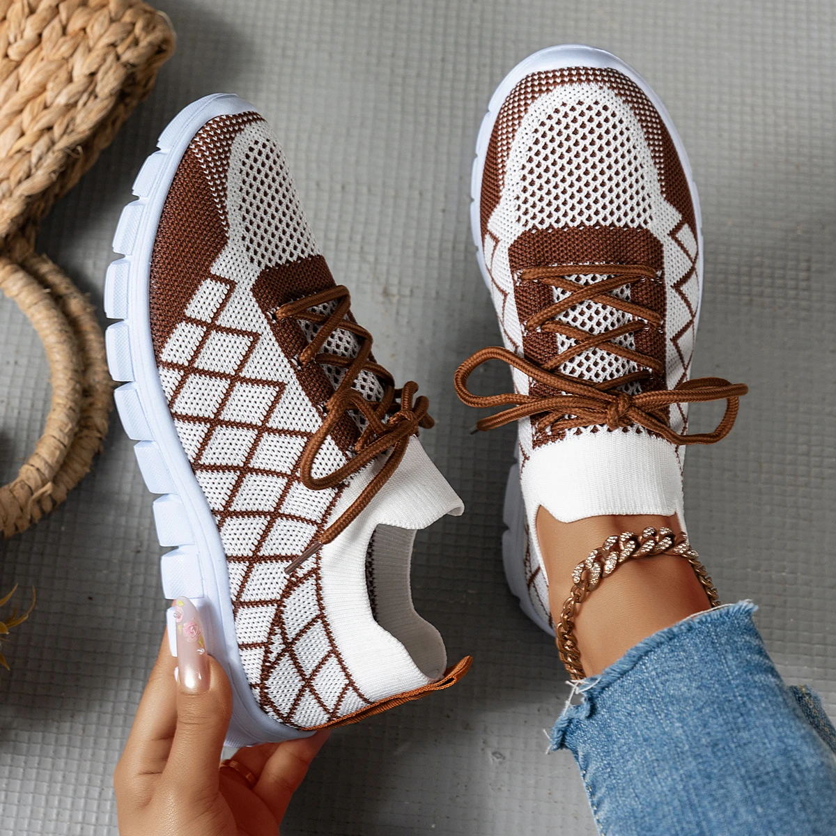 أحذية رياضية نسائية محبوكة بنم - مراجعة Knit Fabric Lace Up Sneakers وسعره