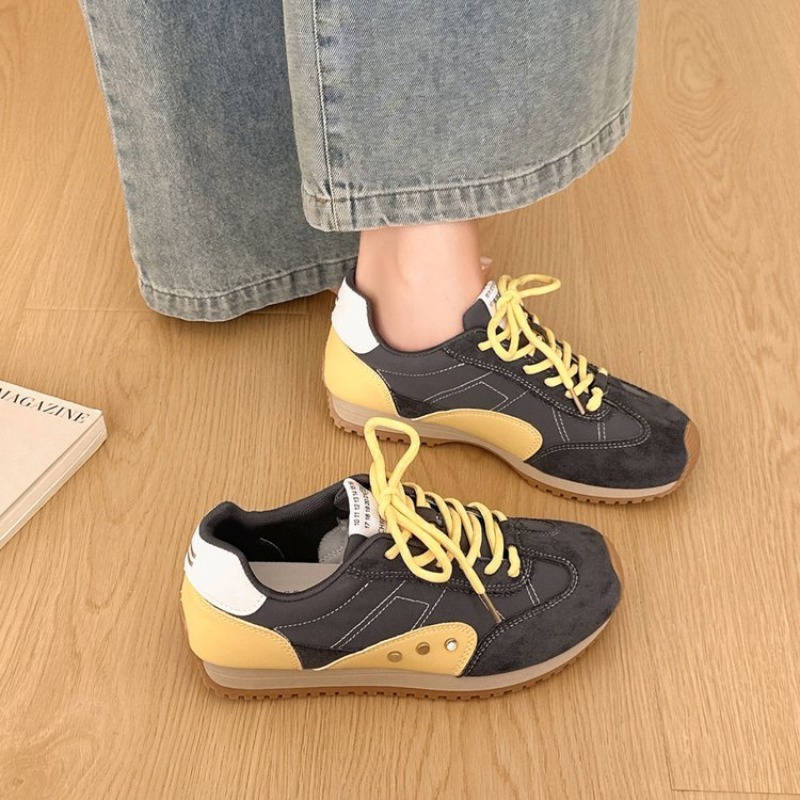 أحذية رياضية نسائية بألوان متع - مراجعة Sneakers وسعره