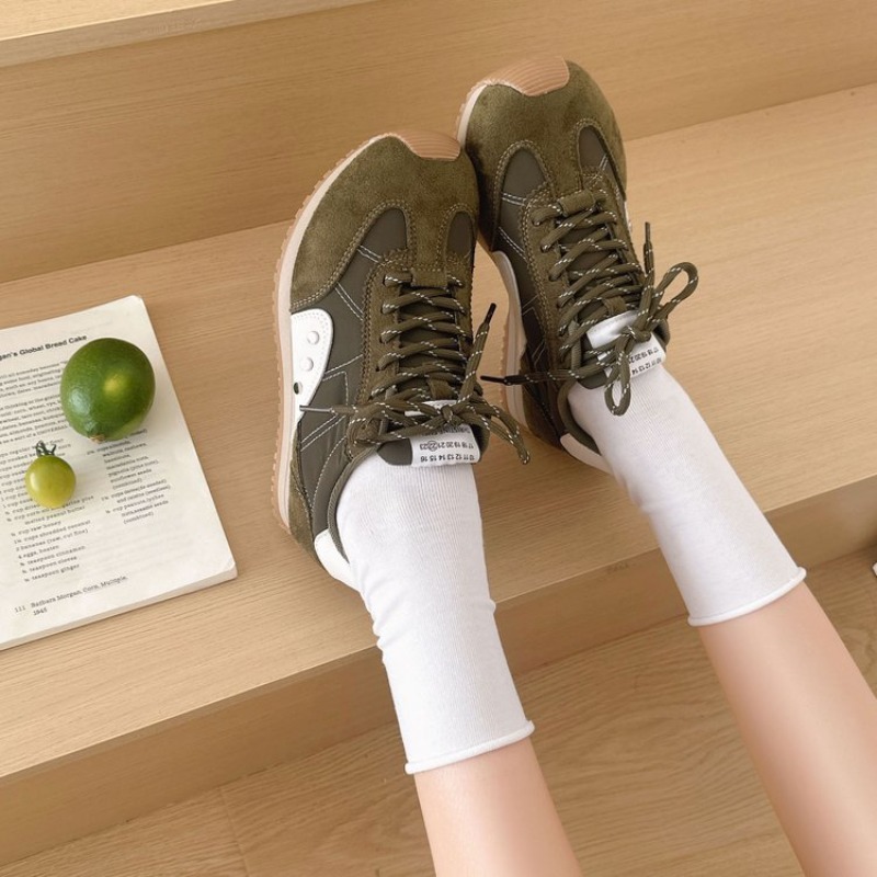أحذية رياضية نسائية بألوان متع - مراجعة Sneakers وسعره