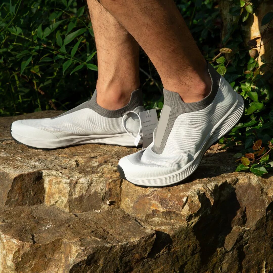 أحذية SL Series الخارجية الكاج - مراجعة Lightweight Road Running Shoes وسعره