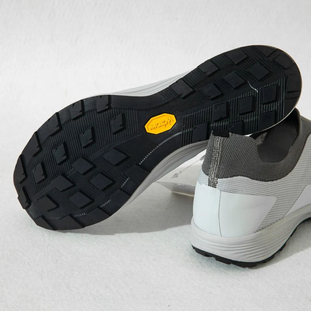 أحذية SL Series الخارجية الكاج - مراجعة Lightweight Road Running Shoes وسعره