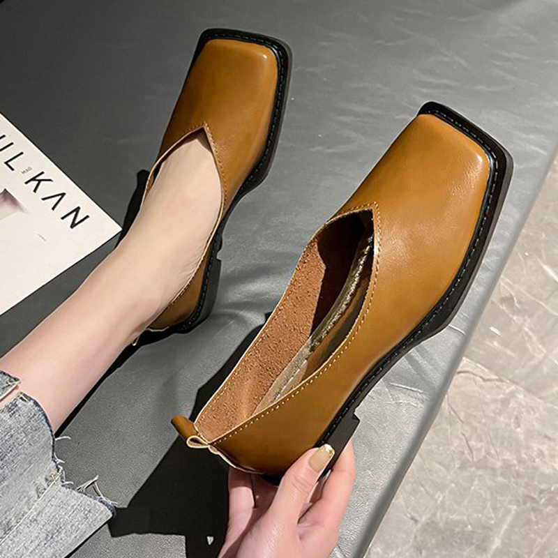 أحذية نسائية رومانية بكعب منخف - مراجعة Sneakers وسعره