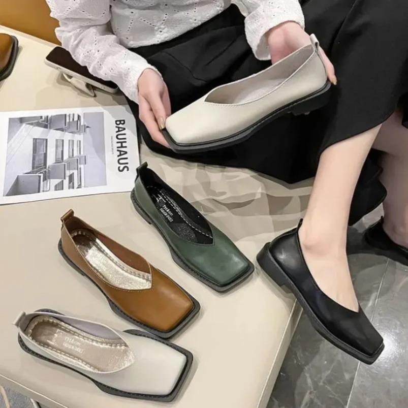 أحذية نسائية رومانية بكعب منخف - مراجعة Sneakers وسعره